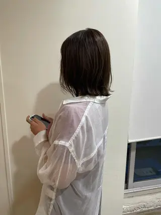 ミディアム カラー MIOベージュカラー 柔らかいカラーのヘアスタイル