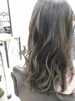 カラー hase _のヘアスタイル
