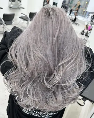 カラー BLEACHi /noeのヘアスタイル