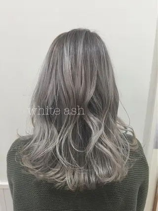 ミディアム カラー ぱつっとボブ/ 小野あかねのヘアスタイル