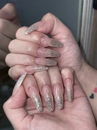 ネイル さゆり￤推しキャラ ￤ロングネイル🩷のネイルデザイン
