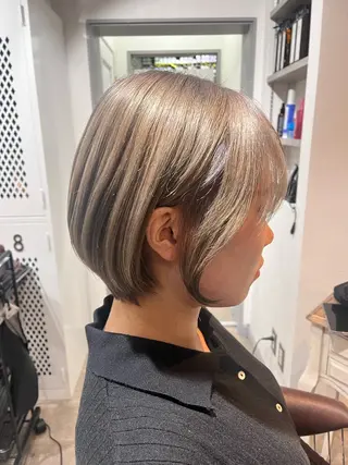 ショート カラー 境 あいみのヘアスタイル