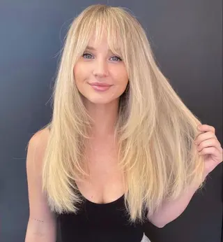 ロング 外国人風レイヤー パーマYukiのヘアスタイル