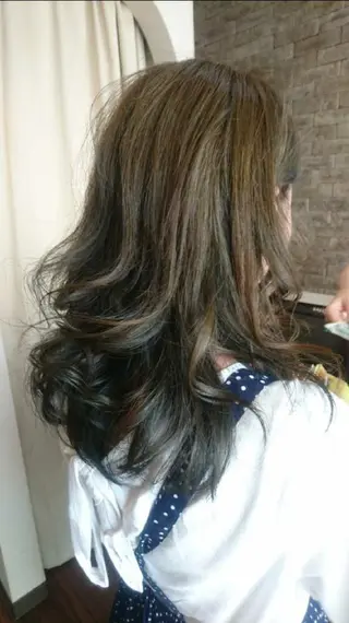 セミロング カラー 美髪 カラーリストのヘアスタイル