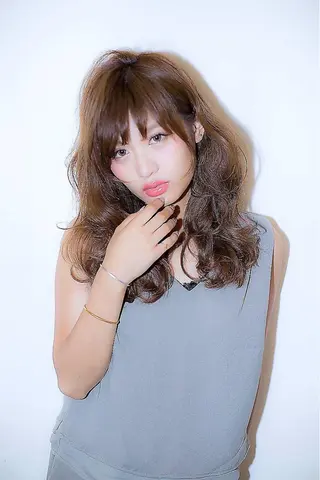 ロング パーマ 半田 瑠衣のヘアスタイル