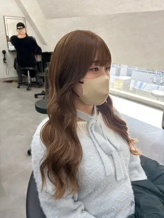 ロング ブリーチなしカラー ダブルカラーエクステのヘアスタイル