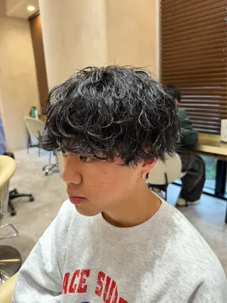 ショート ⚡メンズパーマフ ェードカットTomyのヘアスタイル