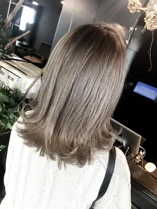 ミディアム カラー 吉本 yoshimotoのヘアスタイル