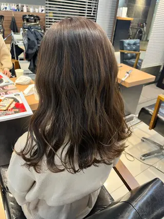 ミディアム カラー ヘアアレンジ キッズ ネイル マツエク・マツパ アイブロウ 透明感カラー🤎 ゆりのヘアスタイル