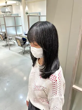 ミディアム N,SOL / 岩上 新大のヘアスタイル