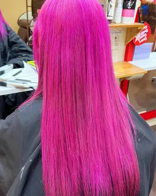 カラー まさき✂︎ブリーチ／ デザインカラーのヘアスタイル