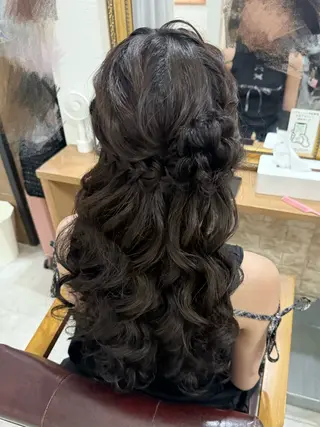 ヘアアレンジ セットサロンCURE 🩵あんみのマツエク・マツパデザイン