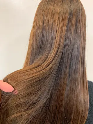 ミディアム カラー トップ スタイリストのヘアスタイル