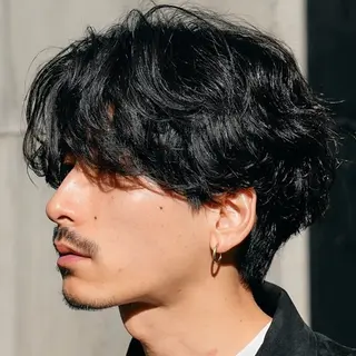 ショート パーマ メンズ 丸山 哲史のヘアスタイル