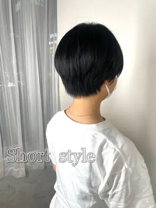 ショート 小顔レイヤー/韓国/ 美髪矯正/艶カラーのヘアスタイル