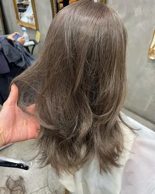 セミロング カラー haco＋所属・圧倒的デザイン力 店長🎨RENAのヘアスタイル