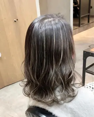 ミディアム カラー リサ tonieのヘアスタイル