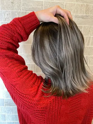 ミディアム ブリーチ毛矯正.髪質 改善.髪にドラマをのヘアスタイル