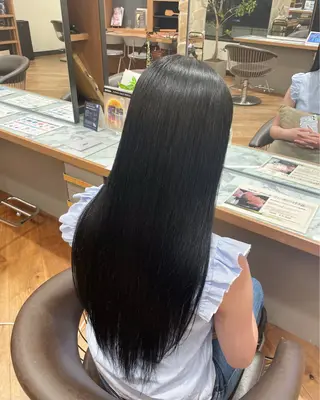 ロング カラー 山本 睦のヘアスタイル