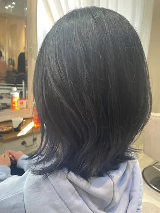 ミディアム カラー HATSUMEI 勅使瓦 祥のヘアスタイル