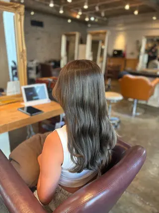 ロング カラー 髪質改善カラー ベージュ🤎YUMEのヘアスタイル
