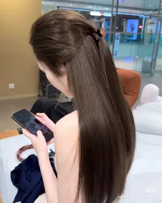 カラー 韓国風レイヤーカラー ライムのヘアスタイル
