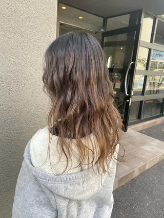 ロング maco 艶感ハイトーン🦋のヘアスタイル