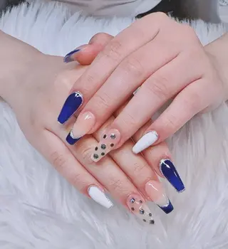 ネイル AKIKO ネイルサロンのネイルデザイン