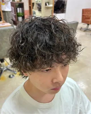 パーマ メンズ 会社で浮かない ビジネスヘア/心斎橋のヘアスタイル