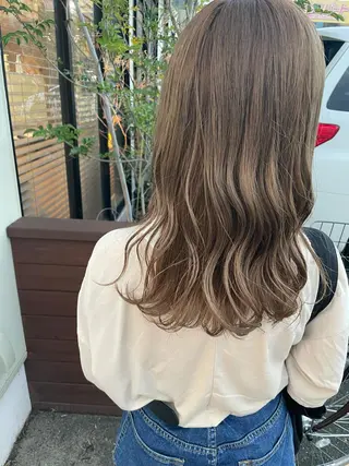 セミロング カラー 青木 紗耶のヘアスタイル