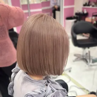 ショート カラー 伊藤 綾のヘアスタイル