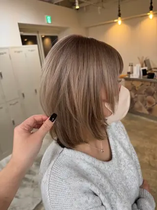 ミディアム カラー fand / HINAのヘアスタイル