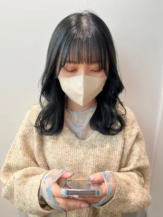 ミディアム カラー 片岡 由依のヘアスタイル