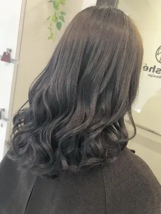 ロング カラー alushe 岡 陽子のヘアスタイル