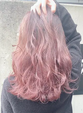 ミディアム カラー Gaudi / ガウディのヘアスタイル