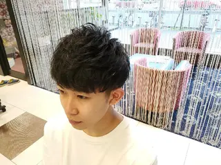 ショート メンズ 縮毛矯正をしている人 のためのカラーのヘアスタイル
