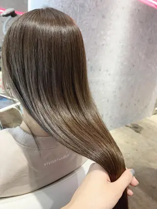 ロング カラー 山下 千明のヘアスタイル