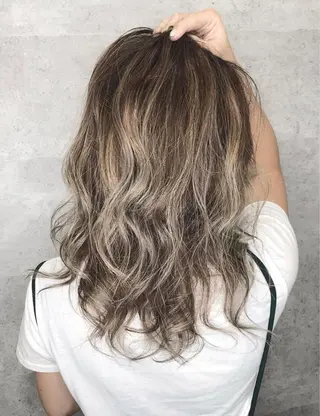 ミディアム カラー _WHITE+ 南海難波店のヘアスタイル