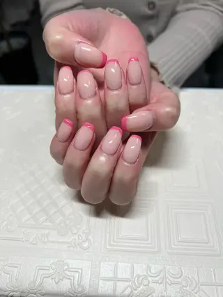 ミディアム 渋谷　Laugh 8301のネイルデザイン