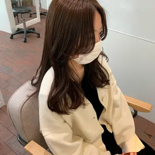 ミディアム カラー 片岡 由依のヘアスタイル