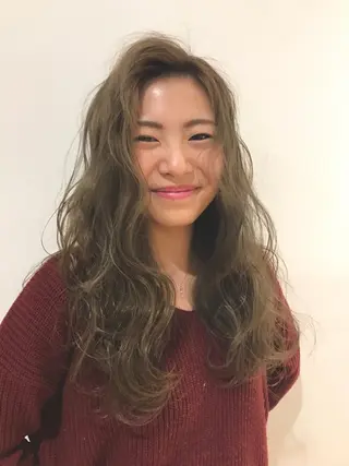 ロング カラー 鈴木 まりやのヘアスタイル