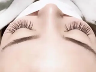 マツエク・マツパ elu :nail&eyeのネイルデザイン