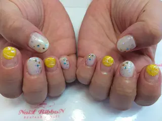 ネイル ネイルリボン 受付スタッフのネイルデザイン