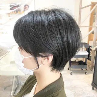 ショート esse大阪茶屋町店所属・レイヤーカット 新井田陽寿のヘアスタイル