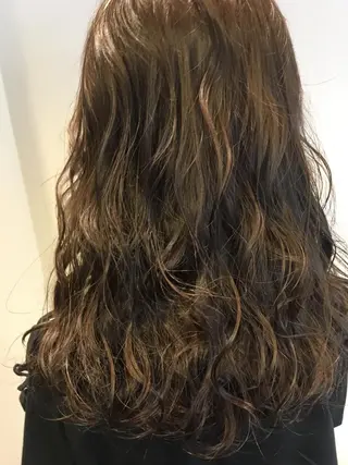 セミロング カラー パーマ ヘアアレンジ 【mokuオーナー】 ちはるのヘアスタイル