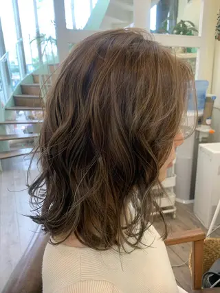 ミディアム 鶴見 和美のヘアスタイル