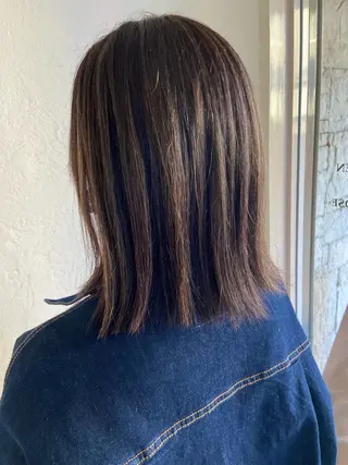 ミディアム カラー 井上 歩美のヘアスタイル