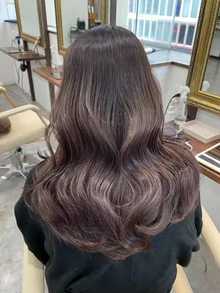 ロング カラー newi saLyu ネウィ サリューのヘアスタイル