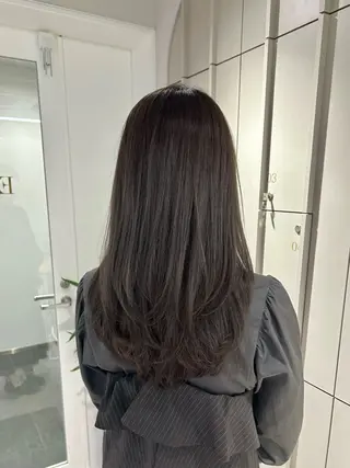 セミロング カラー 若狭 愛梨のヘアスタイル