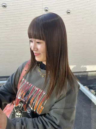 セミロング カラー 犬塚 梨花のヘアスタイル